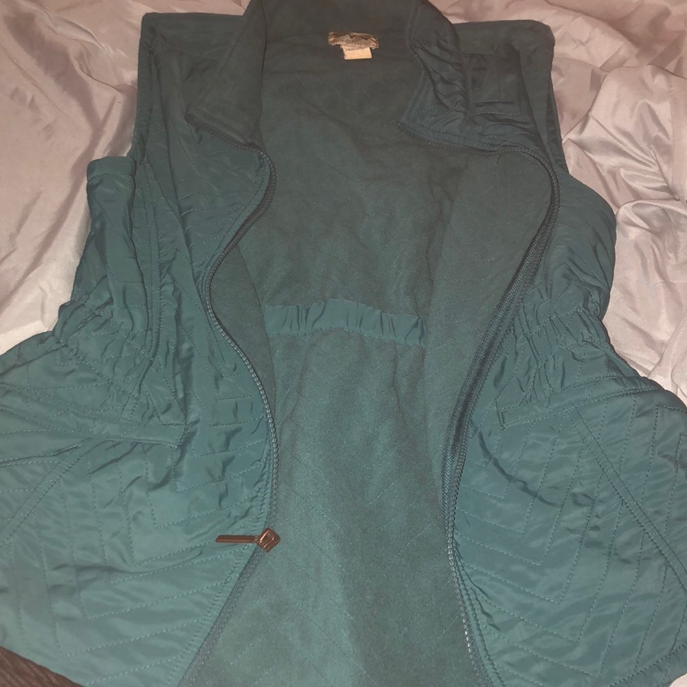 Blue mountain coat with no sleeves